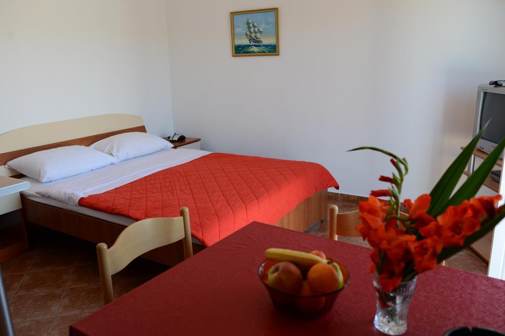 Apartments Vila Lazarevic Tivat Quarto foto