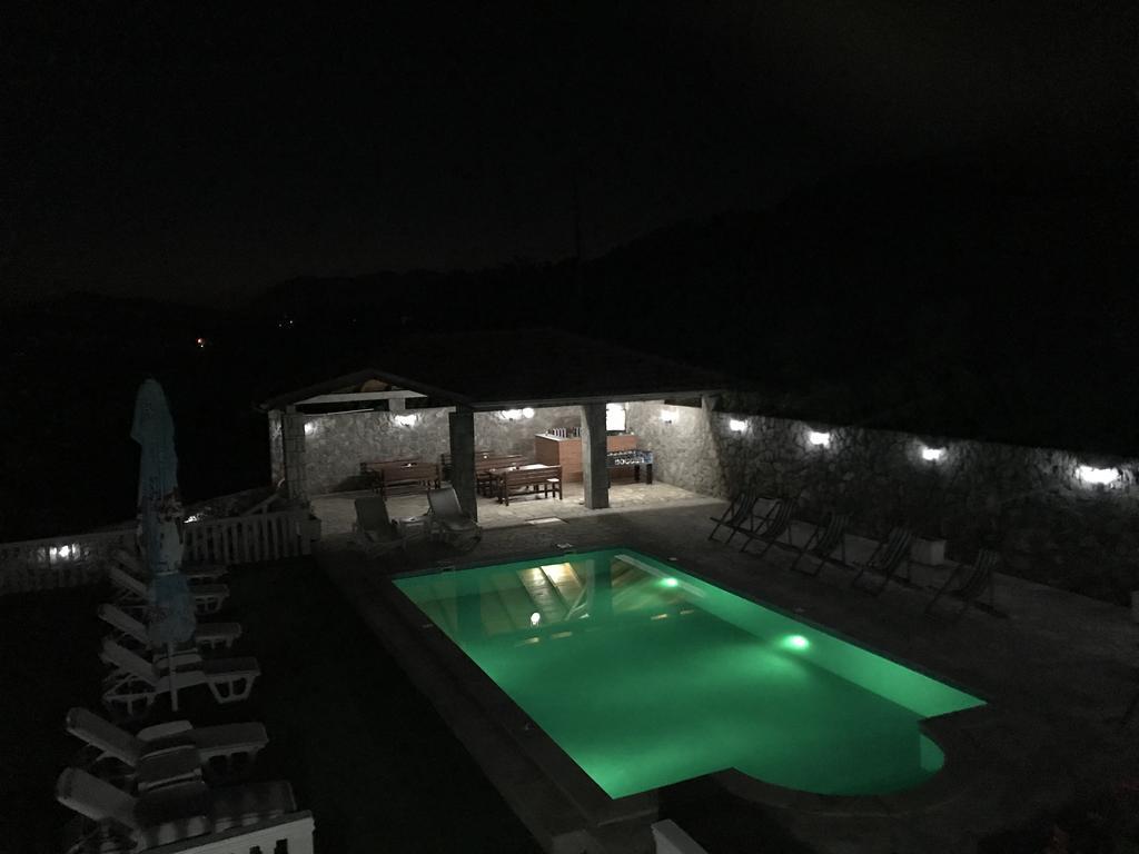 Apartments Vila Lazarevic Tivat Exterior foto