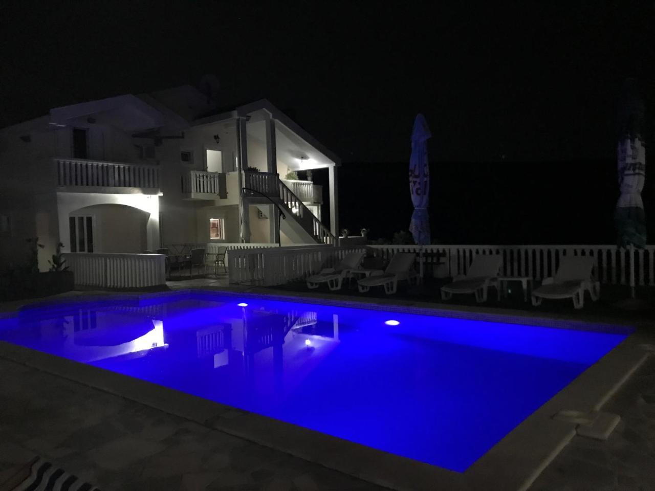 Apartments Vila Lazarevic Tivat Exterior foto