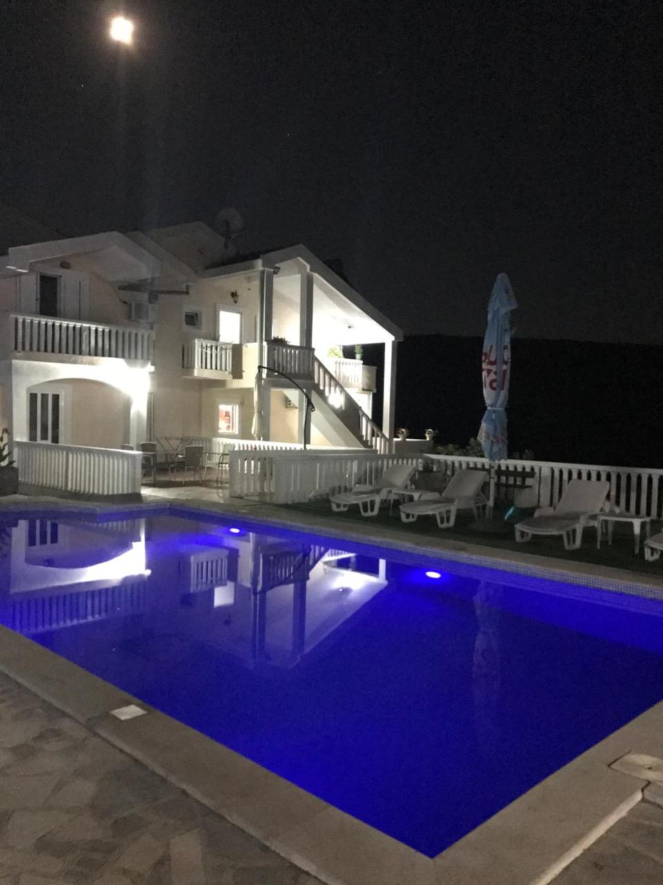 Apartments Vila Lazarevic Tivat Exterior foto