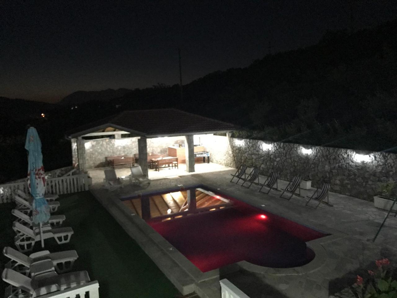 Apartments Vila Lazarevic Tivat Exterior foto