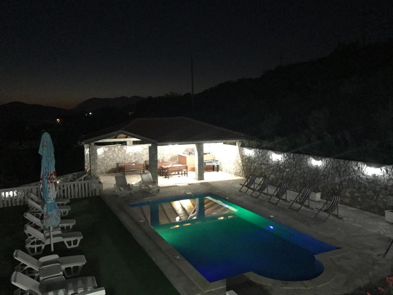 Apartments Vila Lazarevic Tivat Exterior foto