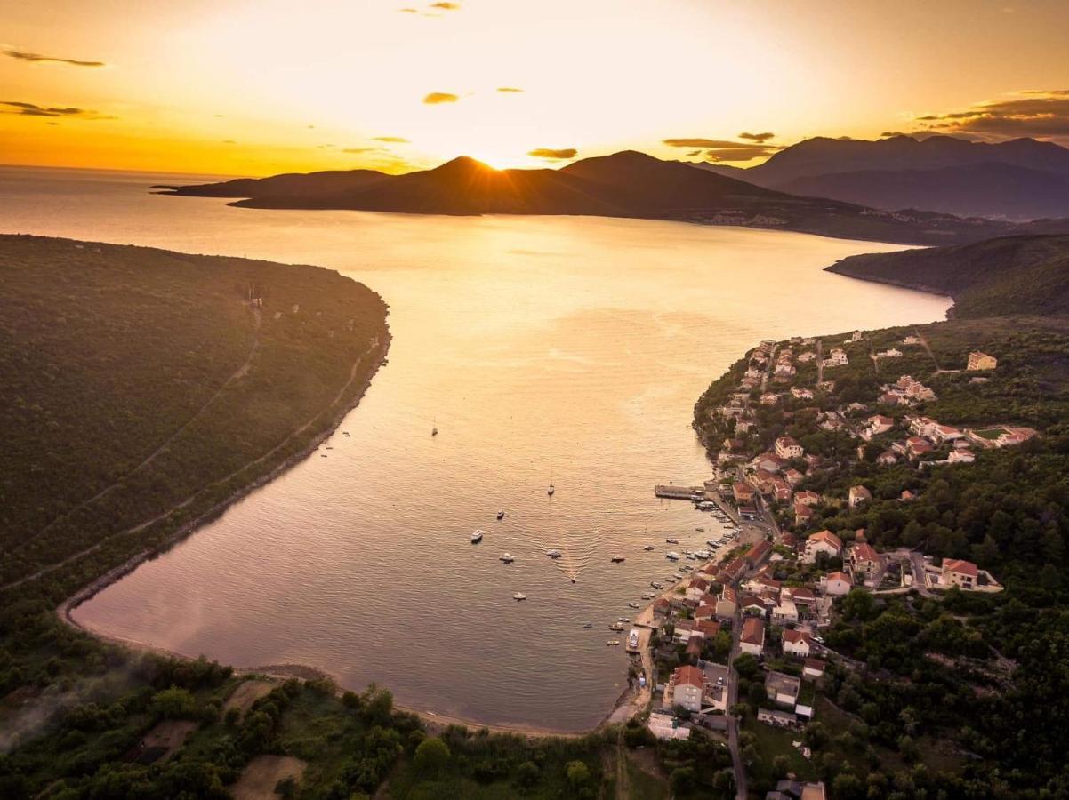 Apartments Vila Lazarevic Tivat Exterior foto